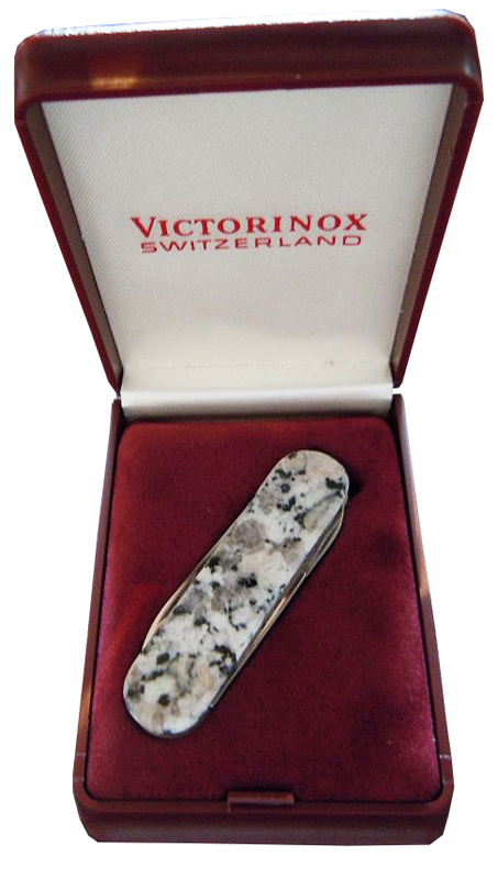 Нож-брелок Victorinox Classic LE, 58 мм, 4 функции, рукоять из натур. камня, "Rosa Betha" (подар.упа 0.6200.56
Нож-брелок Victorinox Classic LE, 58 мм, 4 функции, рукоять из натур. камня, "Rosa Betha" (подар.упа 0.6200.56
