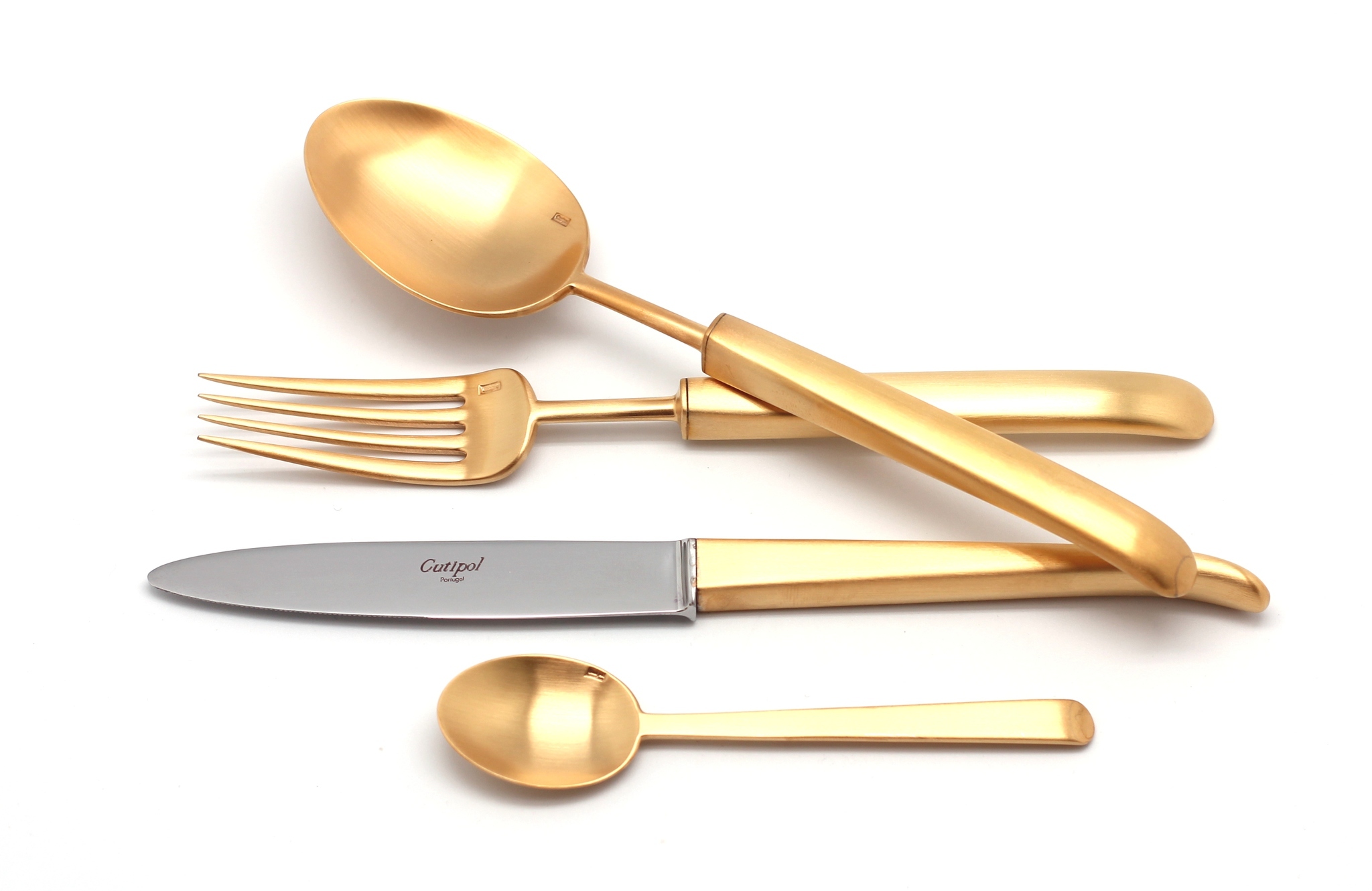 Набор столовых приборов (72 предмета / 12 персон) Cutipol CARRE GOLD 9132-72
Набор столовых приборов (72 предмета / 12 персон) Cutipol CARRE GOLD 9132-72