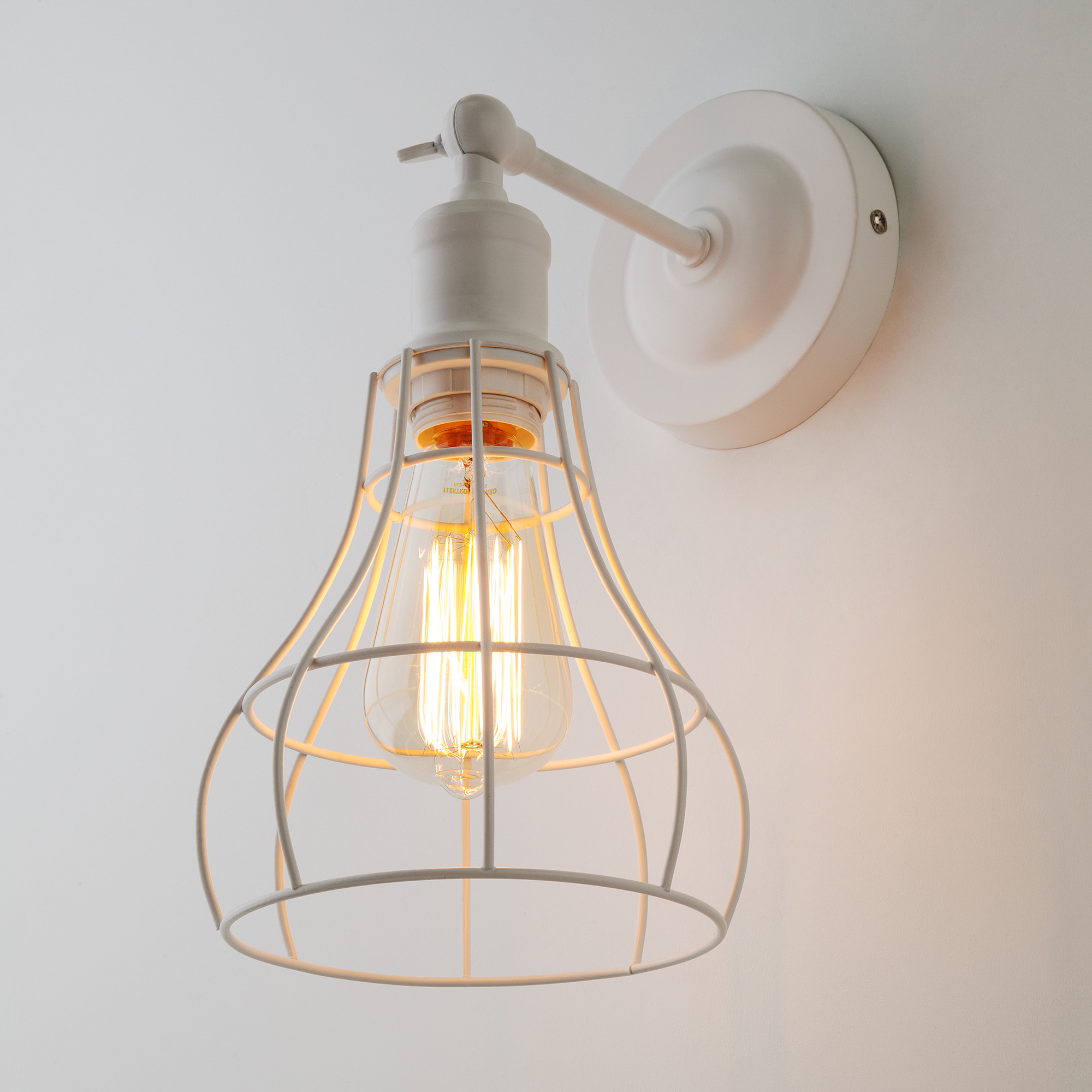 Настенные светильники и бра