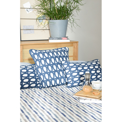 Чехол на подушку с принтом Twirl темно-синего цвета из коллекции Cuts&Pieces, 45х45 см Tkano TK21-CC0007