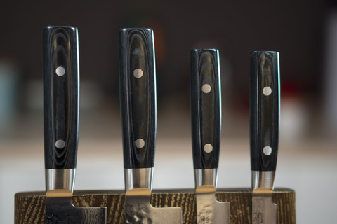 Комплект из 4 ножей (37 слоев) YAXELL Zen и подставки