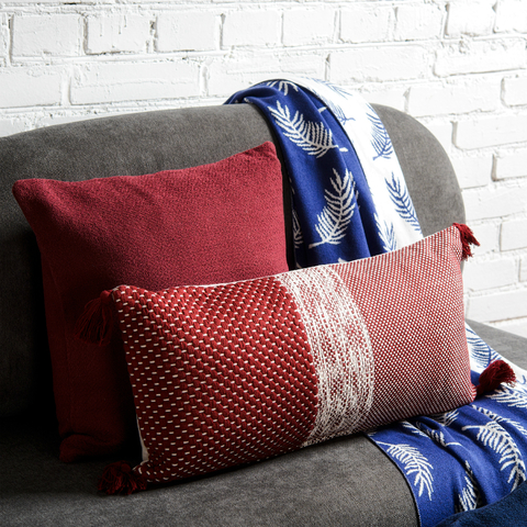 Подушка декоративная из хлопка фактурного плетения бордового цвета из коллекции Essential, 45х45 см TK19-CU0016