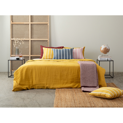 Чехол на подушку декоративный в полоску горчичного цвета из коллекции Essential, 45х45 см Tkano TK21-CC0003