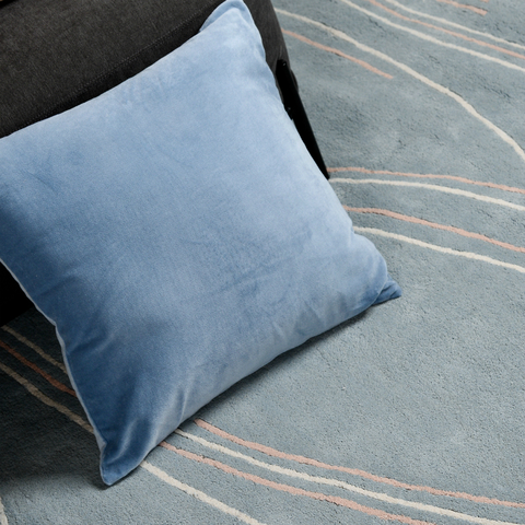Подушка декоративная из хлопкового бархата светло-синего цвета из коллекции Essential, 45х45 см Tkano TK19-CU0006
