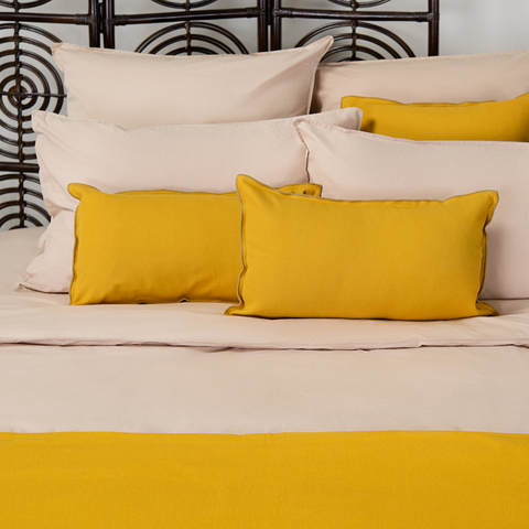 Чехол на подушку из фактурного хлопка горчичного цвета с контрастным кантом из коллекции Essential, 45х45 см Tkano TK20-CC0005