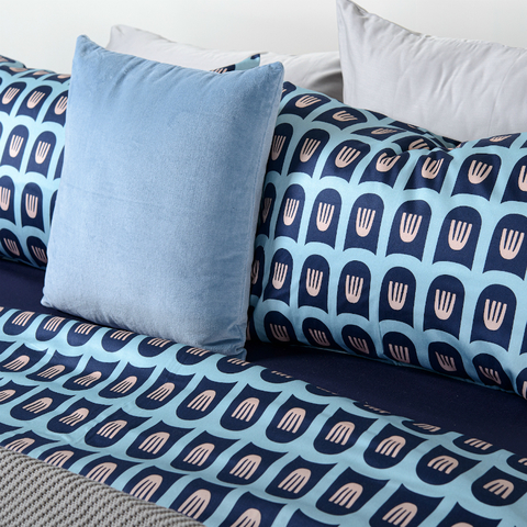 Подушка декоративная из хлопкового бархата светло-синего цвета из коллекции Essential, 45х45 см Tkano TK19-CU0006