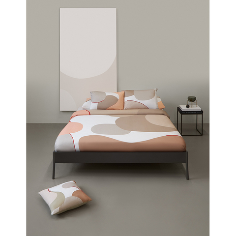 Комплект постельного белья полутораспальный из сатина бежевого цвета с авторским принтом из коллекции Freak Fruit Tkano TK20-DC0045