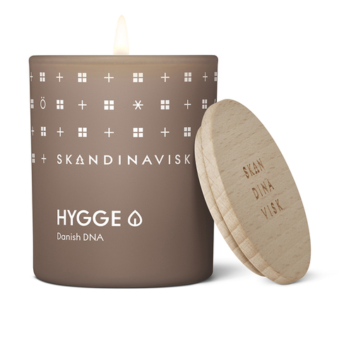 Свеча ароматическая HYGGE с крышкой, 65 г (новая) SKANDINAVISK SK20209