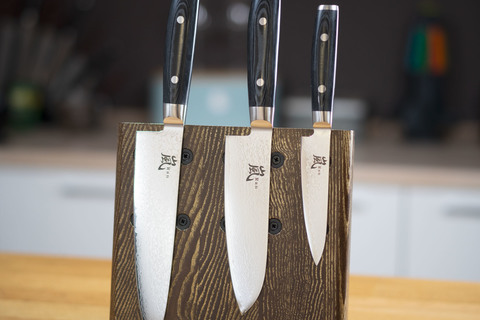 Комплект из 3 кухонных ножей (69 слоев) YAXELL RAN и подставки