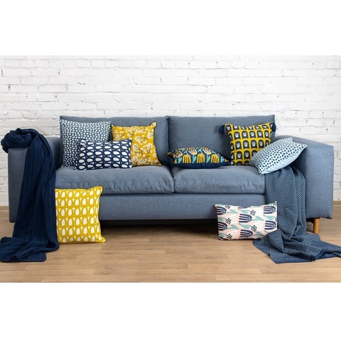 Чехол для подушки с двустронним принтом Twirl темно-синего цвета и декоративной окантовкой Tkano TK18-CC0005