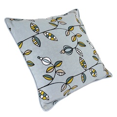 Чехол для подушки с растительным орнаментом 'Ягоды тайги', вышивкой и декоративной окантовкой Tkano TK18-CC0016