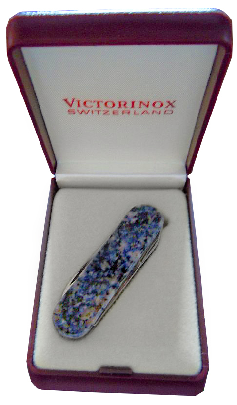 

Нож-брелок Victorinox Classic LE, 58 мм, 4 функции, натур.камень, "Azul Santa Cruz" (подар.упаковка) 0.6200.53