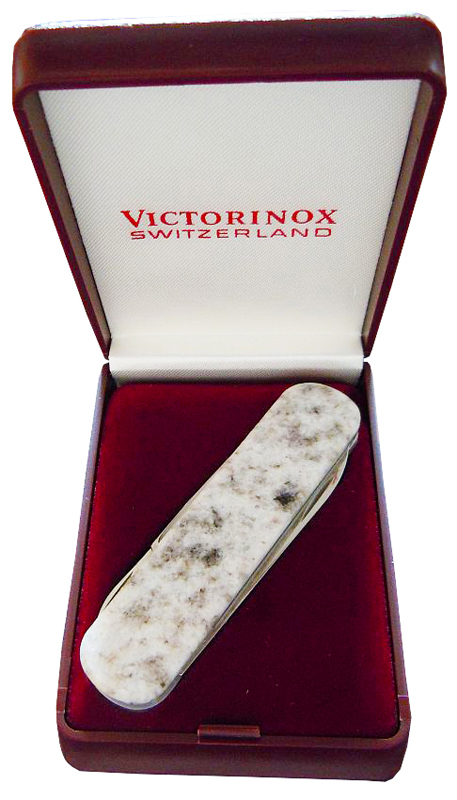 

Нож-брелок Victorinox LE, 74 мм, 4 функции, рукоять из натур. камня, "Bethel White" 0.6500.57