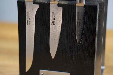 Комплект из 6 кухонных ножей (69 слоев) YAXELL RAN и подставки