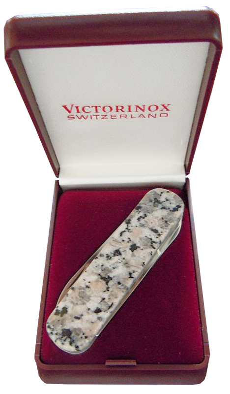 

Нож-брелок Victorinox LE, 74 мм, 4 функции, рукоять из натур. камня, "Rosa Betha" (подар.упаковка) 0.6500.56