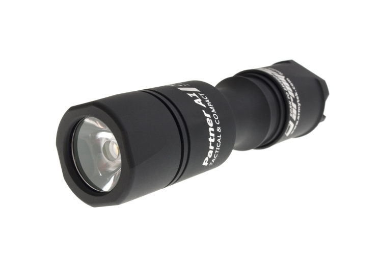

Фонарь светодиодный тактический Armytek Partner A1 v3, 560 лм, теплый свет, аккумулятор F02202BW