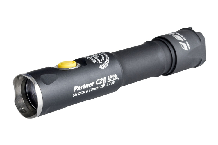 

Фонарь светодиодный тактический Armytek Partner C2 Pro v3, 1950 лм, теплый свет, аккумулятор F03003SW