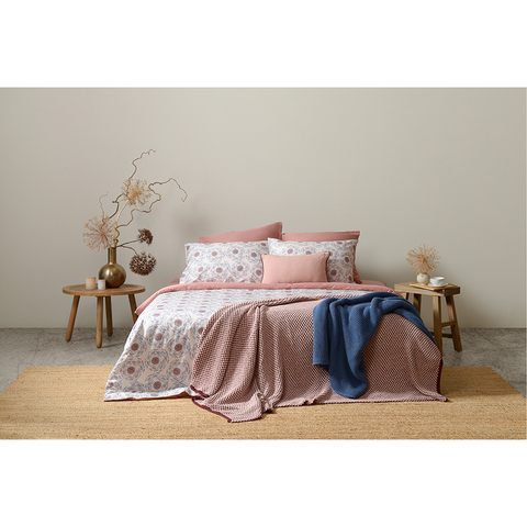 Комплект постельного белья из сатина темно-розового цвета с принтом 'Воздушный цветок' из коллекции Prairie, 150х200 см Tkano TK21-DC0006