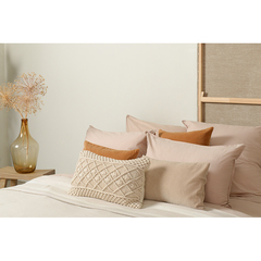 Чехол на подушку из хлопкового бархата бежевого цвета из коллекции Essential, 45х45 см Tkano TK21-CC0009