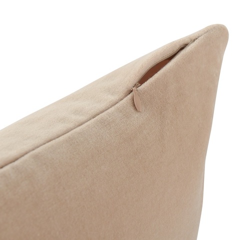 Чехол на подушку из хлопкового бархата бежевого цвета из коллекции Essential, 45х45 см Tkano TK21-CC0009