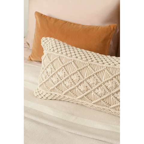 Чехол на подушку из хлопкового бархата коричневого цвета из коллекции Essential, 30х50 см Tkano TK21-CC0012
