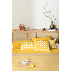 Чехол на подушку с принтом Twirl горчичного цвета из коллекции Cuts&Pieces, 30х50 см Tkano TK21-CC0008