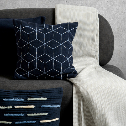 Подушка декоративная из хлопка темно-синего цвета с геометрическим орнаментом Ethnic, 45х45 см Tkano TK19-CU0010